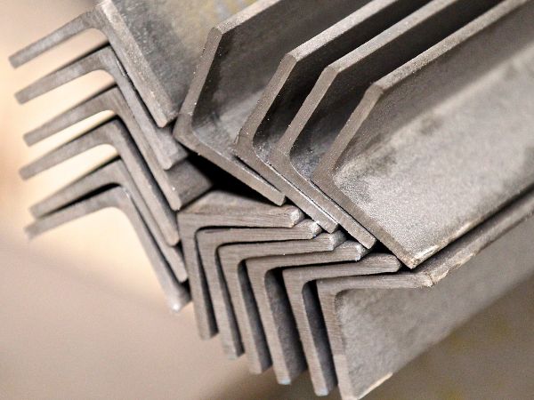 Kątowniki do profili aluminiowych - wszechstronne zastosowanie i zalety